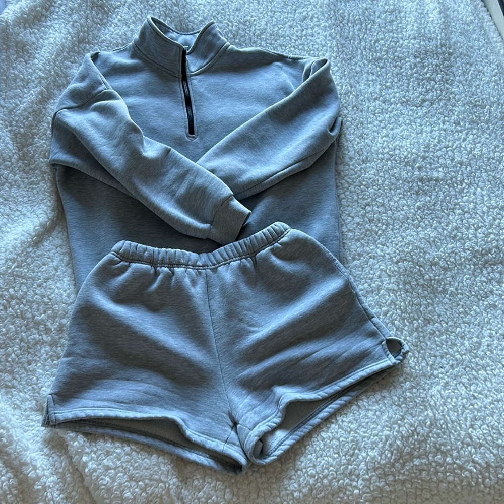 Grey two piece lounge set (M)